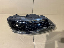 Laden Sie das Bild in den Galerie-Viewer, Frontscheinwerfer Skoda Rapid 5JB941016C Xenon Rechts Scheinwerfer Headlight