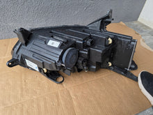 Laden Sie das Bild in den Galerie-Viewer, Frontscheinwerfer Dacia Sandero III 260605914R LED Ein Stück (Rechts oder Links)