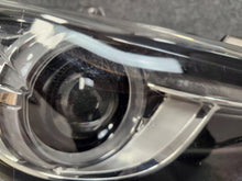 Laden Sie das Bild in den Galerie-Viewer, Frontscheinwerfer Mazda 3 BHR251030 Xenon Rechts Scheinwerfer Headlight SCH7384326173nx