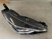 Load image into Gallery viewer, Frontscheinwerfer Toyota Yaris LED Rechts Scheinwerfer Headlight SCH3038116098vc