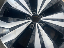 Laden Sie das Bild in den Galerie-Viewer, 1x Alufelge 17 Zoll 6.5&quot; 5x100 39ET Glanz Silber 2GM601025E Mg T Cross T-Cross