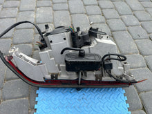 Laden Sie das Bild in den Galerie-Viewer, Frontscheinwerfer Mercedes-Benz W202 A2028203361 Xenon Ein Satz Headlight SCH8589392981eb