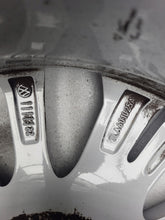 Load image into Gallery viewer, 1x Alufelge 17 Zoll 7.0" 5x120 55ET Glanz Silber 7LA601025A VW Multivan FEL1471657883nn