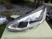 Laden Sie das Bild in den Galerie-Viewer, Frontscheinwerfer Ford Focus JX7B-13W030-AE Ein Stück (Rechts oder Links) SCH6702960505nx