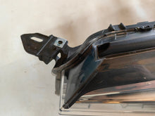 Laden Sie das Bild in den Galerie-Viewer, Frontscheinwerfer Toyota 81150-F4031 LED Links Scheinwerfer Headlight