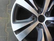Laden Sie das Bild in den Galerie-Viewer, 1x Alufelge 17 Zoll 7.0&quot; 5x108 44ET 9677989977 Peugeot 308 Rim Wheel