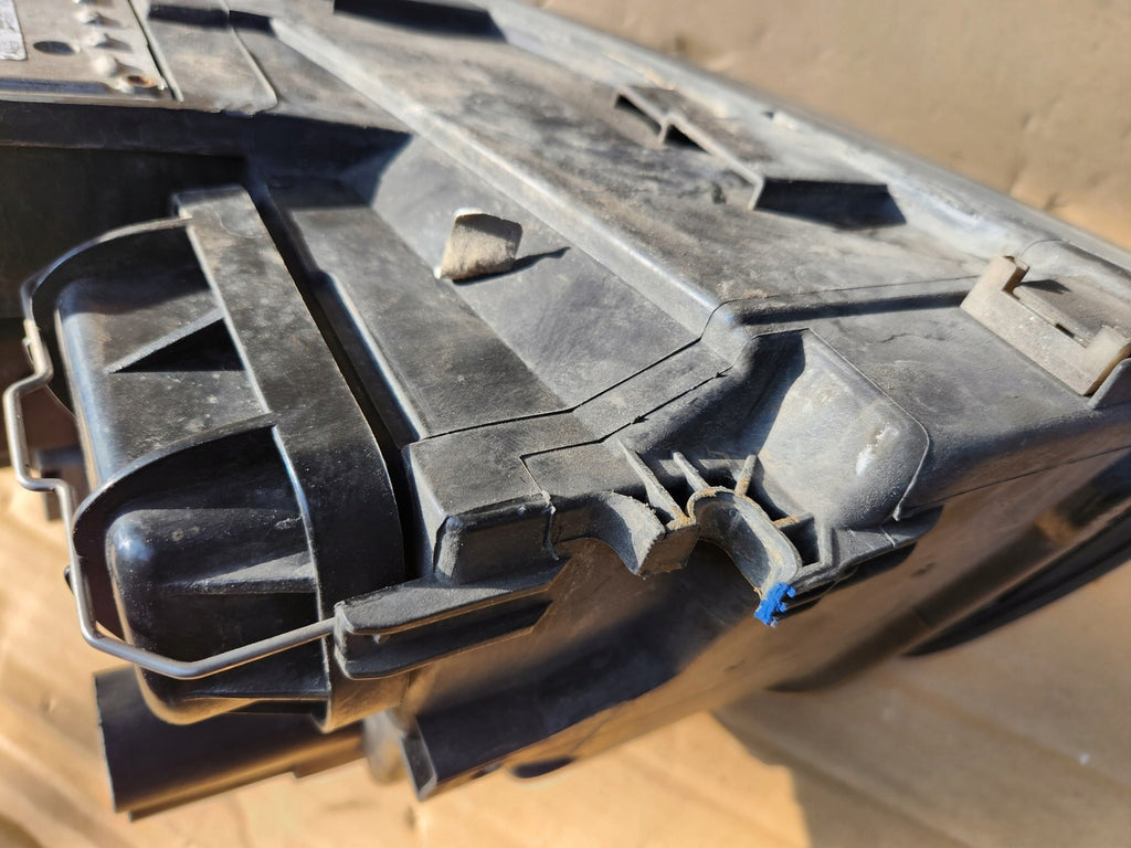 Frontscheinwerfer Audi A4 B6 8E0941004AQ Xenon Ein Stück (Rechts oder Links)