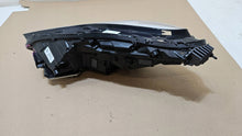 Laden Sie das Bild in den Galerie-Viewer, Frontscheinwerfer Tesla Model 3 1077376-00-C Rechts Scheinwerfer Headlight