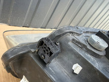 Laden Sie das Bild in den Galerie-Viewer, Frontscheinwerfer BMW E87 7181281-03 Xenon Links Scheinwerfer Headlight SCH9987746105eu