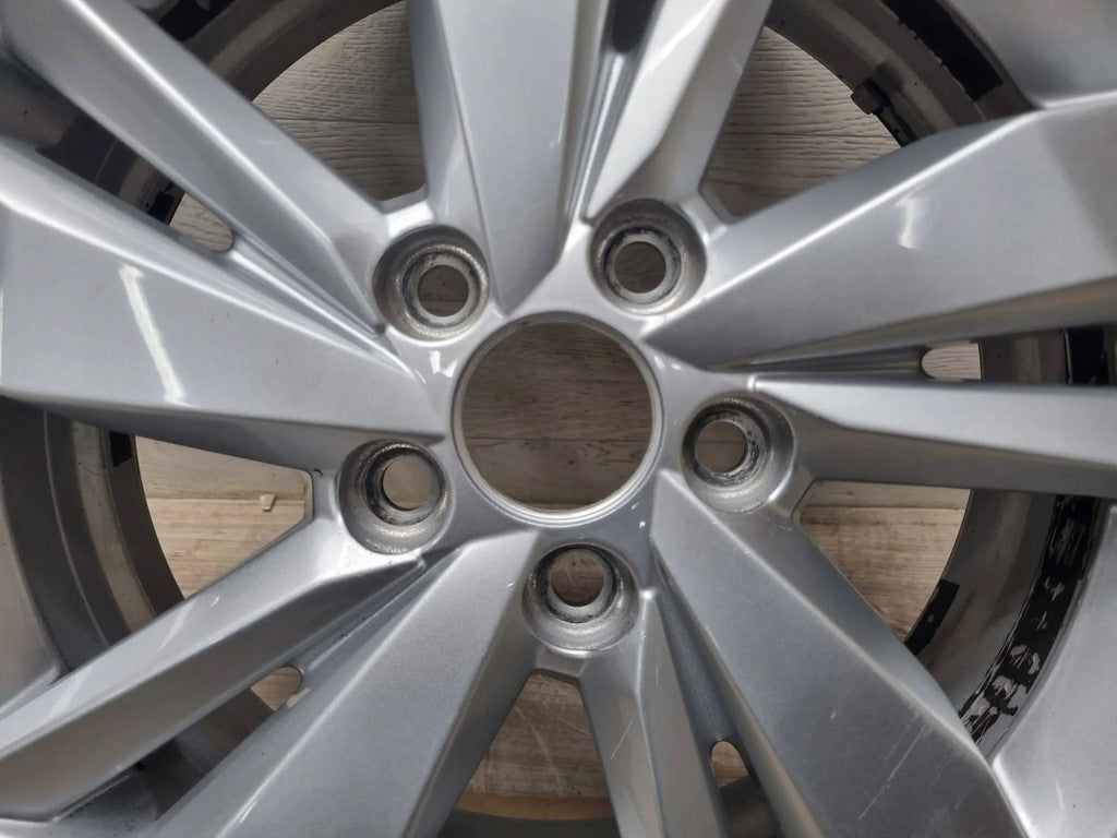 1x Alufelge 15 Zoll 5.5" 5x100 40ET Glanz Silber 2G0601025N VW Polo Rim Wheel FEL3023367899hj