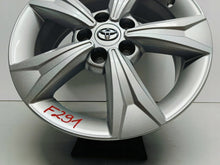 Laden Sie das Bild in den Galerie-Viewer, 1x Alufelge 17 Zoll 6.5" 5x114.3 45ET Glanz Silber PW457-10001 Toyota C-Hr Chr FEL9014038732rn