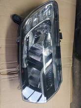 Load image into Gallery viewer, Frontscheinwerfer Dacia Sandero 260103529R LED Rechts Scheinwerfer Headlight