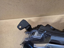 Laden Sie das Bild in den Galerie-Viewer, Frontscheinwerfer Toyota Avensis Links Scheinwerfer Headlight SCH6640094832ce