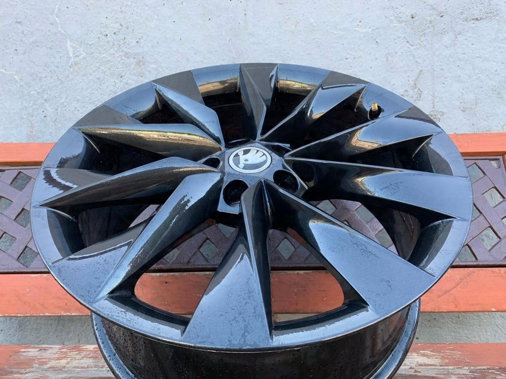 1x Alufelge 19 Zoll 8.0" 5x112 45ET Glanz Graphit 5LA601025 Skoda Enyaq