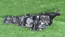 Load image into Gallery viewer, Frontscheinwerfer Toyota Corolla Hatchback 81110-02X10 Rechts Headlight SCH4924314445ne