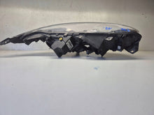 Laden Sie das Bild in den Galerie-Viewer, Frontscheinwerfer Ford Transit Connect DT1113W030 Links Scheinwerfer Headlight SCH9109645701fs