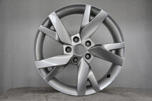 Load image into Gallery viewer, 1x Alufelge 17 Zoll 6.5&quot; 5x112 46ET 5E3601025AC Skoda Octavia 5e3 Rim Wheel