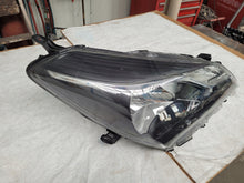Load image into Gallery viewer, Frontscheinwerfer Toyota Yaris Rechts Scheinwerfer Headlight
