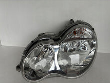 Laden Sie das Bild in den Galerie-Viewer, Frontscheinwerfer Mercedes-Benz W203 A2038201159 Links Scheinwerfer Headlight SCH6745109954nn