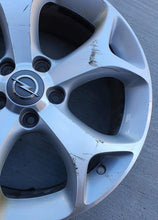 Laden Sie das Bild in den Galerie-Viewer, 1x Alufelge 17 Zoll 7.0" 5x110 44ET Glanz Silber 13248936 Opel Adam Rim Wheel FEL2949250594vi