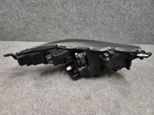 Laden Sie das Bild in den Galerie-Viewer, Frontscheinwerfer Toyota Yaris K08SCZ 0013619K08 LED Links Headlight SCH8439207956ck