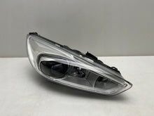 Load image into Gallery viewer, Frontscheinwerfer Ford Focus F1EB-13D154-AE Rechts Scheinwerfer Headlight SCH9952293762vw