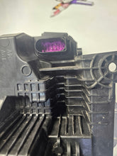 Laden Sie das Bild in den Galerie-Viewer, Frontscheinwerfer Lynk &amp; Co 01 8889665947 Links Scheinwerfer Headlight SCH4220348041ls