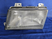 Laden Sie das Bild in den Galerie-Viewer, Frontscheinwerfer Mercedes-Benz Vario Bus 1AH007774-025 1AH007774-028 Rechts