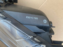 Laden Sie das Bild in den Galerie-Viewer, Frontscheinwerfer Mitsubishi Space Star 8301C193 Links Scheinwerfer Headlight