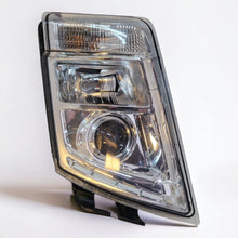 Laden Sie das Bild in den Galerie-Viewer, Frontscheinwerfer Volvo 82304585 Halogen Links Scheinwerfer Headlight