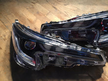 Laden Sie das Bild in den Galerie-Viewer, Frontscheinwerfer Toyota Corolla Ein Stück (Rechts oder Links) Headlight
