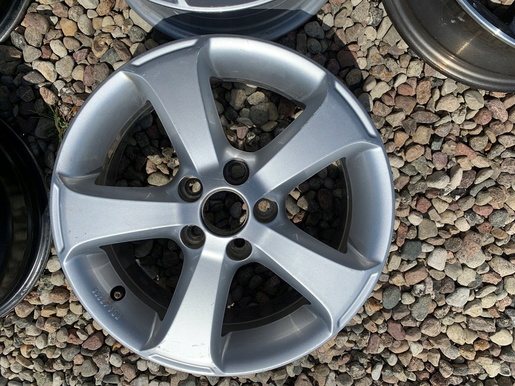 1x Alufelge 15 Zoll 6.0" 5x100 40ET Glanz Silber 6R0071495A VW Polo Rim Wheel FEL8001727041im