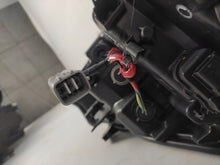 Load image into Gallery viewer, Frontscheinwerfer Toyota Yaris Ein Stück (Rechts oder Links) Headlight SCH5598300293qq