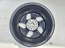 Laden Sie das Bild in den Galerie-Viewer, 1x Alufelge 16 Zoll 6.5&quot; 5x112 46ET Glanz Silber 5E0601025 Skoda Octavia Iii