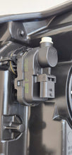 Laden Sie das Bild in den Galerie-Viewer, Frontscheinwerfer Toyota Yaris Rechts Scheinwerfer Headlight SCH3547868010cr