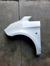Laden Sie das Bild in den Galerie-Viewer, Kotflügel Mercedes-Benz Vito Vorne Links