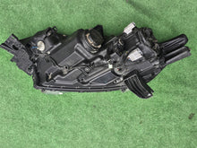 Laden Sie das Bild in den Galerie-Viewer, Frontscheinwerfer Mitsubishi Outlander III 8301C8-64 Full LED Rechts Headlight