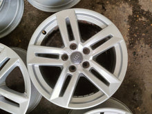 Laden Sie das Bild in den Galerie-Viewer, 4x Alufelge 17 Zoll 7.0" 5x112 42ET Glanz Silber 8W0601025P Audi A4 B8 Rim Wheel FEL6387461937sy
