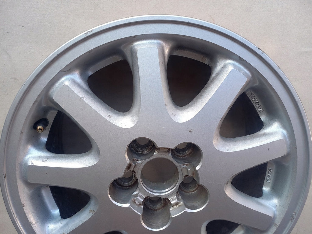 1x Alufelge 15 Zoll 6.0" 5x100 39ET Matt Silber 42611-2B010 Toyota Carina E