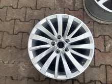 Load image into Gallery viewer, 1x Alufelge 17 Zoll 7.5&quot; 5x112 42ET Glanz Silber 3R0601025E Seat Exeo Rim Wheel