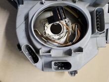 Laden Sie das Bild in den Galerie-Viewer, Frontscheinwerfer Mercedes-Benz W203 Rechts Scheinwerfer Headlight SCH4014528246ke