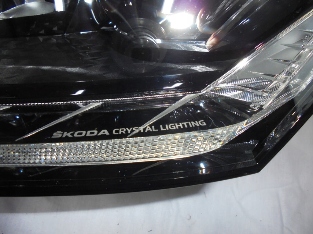 Frontscheinwerfer Skoda Fabia I 6VB941015B LED Ein Stück (Rechts oder Links)