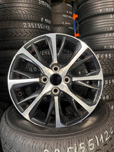Load image into Gallery viewer, 1x Alufelge 15 Zoll 5.0" 4x100 39ET Glanz Schwarz 426110DJ10 Toyota Aygo FEL5010872398wi