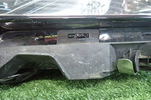 Laden Sie das Bild in den Galerie-Viewer, Frontscheinwerfer Skoda Octavia IV 5E4941035 Links Scheinwerfer Headlight SCH2993543872xt