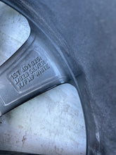 Laden Sie das Bild in den Galerie-Viewer, 1x Alufelge 16 Zoll 6.0&quot; 4x100 43ET Glanz Silber 1ST601025 Skoda Citigo