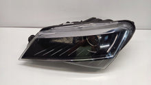Laden Sie das Bild in den Galerie-Viewer, Frontscheinwerfer Skoda Superb III 3V1941015B Xenon Rechts oder Links