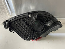 Laden Sie das Bild in den Galerie-Viewer, Frontscheinwerfer Mercedes-Benz W206 A2069067103 Full LED Rechts oder Links SCH4676622935ql