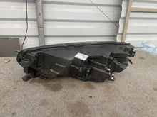 Laden Sie das Bild in den Galerie-Viewer, Frontscheinwerfer Skoda Octavia IV 5E4941010 Rechts Scheinwerfer Headlight SCH1658319029eb