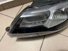 Laden Sie das Bild in den Galerie-Viewer, Frontscheinwerfer Skoda Rapid 5JB941015B Links Scheinwerfer Headlight SCH8213290038gl