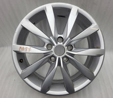 Laden Sie das Bild in den Galerie-Viewer, 1x Alufelge 17 Zoll 6.0" 5x112 48ET Glanz Silber 5G0601025K VW Golf Vii FEL6649124802do